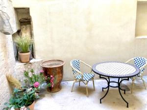 B&B / Chambres d'hotes Le Petit Avignon - chambres & appartement a deux pas du Pont d-Avignon et du Palais des Papes : photos des chambres