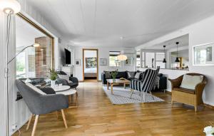 6 Bedroom Lovely Home In Skibby