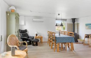 Amazing Home In Væggerløse With Wifi