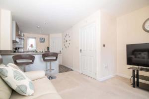 Quiet Two Bedroom House Driveway Parking & Garden