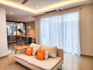 Ayera Residence Muji X Near Permas X Staycation 4BR4B #12 pax by Cowidea