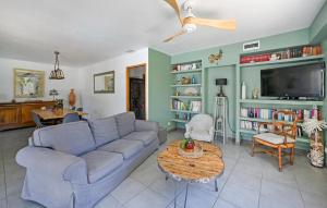 Maisons de vacances 3 Bedroom Beautiful Home In Remoulins : photos des chambres
