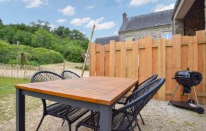 Maisons de vacances 2 Bedroom Stunning Home In La Pernelle : photos des chambres