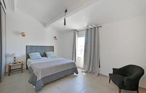 Maisons de vacances 3 Bedroom Beautiful Home In Remoulins : photos des chambres