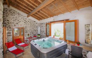 Maisons de vacances Awesome Home In Privas With Sauna : photos des chambres