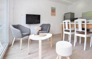 2 Bedroom Stunning Home In La Pernelle