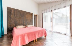 Maisons de vacances 4 Bedroom Gorgeous Home In Bouguenais : photos des chambres