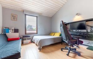 Maisons de vacances 4 Bedroom Gorgeous Home In Bouguenais : photos des chambres