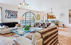 Maisons de vacances Beautiful Home In La Colle-Sur-Loup : photos des chambres