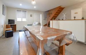 Maisons de vacances 3 Bedroom Beautiful Home In Lessay : photos des chambres