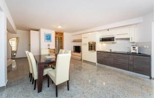 Gorgeous Apartment In Sibenik With House Sea View 