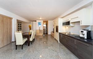 Lovely Apartment In Sibenik
