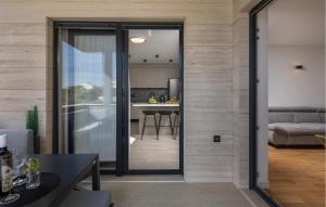 3 Bedroom Nice Apartment In Kozino