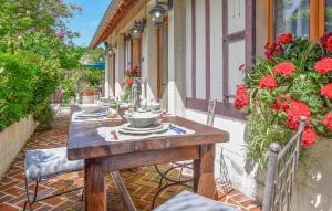 Maisons de vacances 3 Bedroom Gorgeous Home In Deauville : photos des chambres