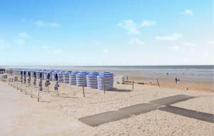 Maisons de vacances 3 Bedroom Gorgeous Home In Deauville : photos des chambres