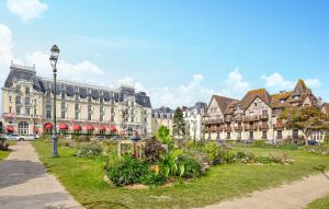 Maisons de vacances 3 Bedroom Gorgeous Home In Deauville : photos des chambres