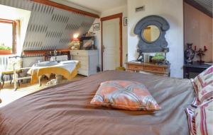 Maisons de vacances 3 Bedroom Gorgeous Home In Deauville : photos des chambres