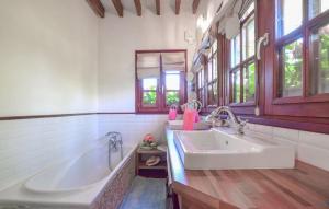 Maisons de vacances 3 Bedroom Gorgeous Home In Deauville : photos des chambres