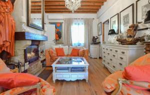 3 Bedroom Gorgeous Home In Deauville