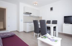 1 Bedroom Nice Apartment In Krk 