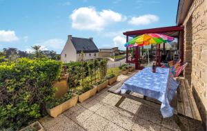 Maisons de vacances 4 Bedroom Cozy Home In Plouarzel : photos des chambres