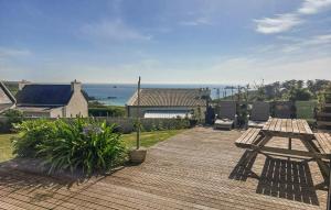 Maisons de vacances 4 Bedroom Cozy Home In Plouarzel : photos des chambres