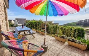 Maisons de vacances 4 Bedroom Cozy Home In Plouarzel : photos des chambres