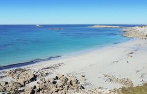 Maisons de vacances 4 Bedroom Cozy Home In Plouarzel : Maison de Vacances 4 Chambres