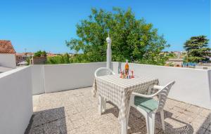 Stunning Apartment In Nin With Wifi