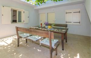Stunning Apartment In Nin With Wifi