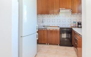 Stunning Apartment In Nin With Wifi