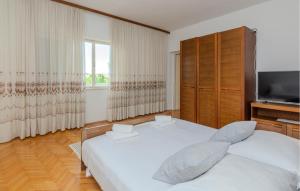 Stunning Apartment In Nin With Wifi