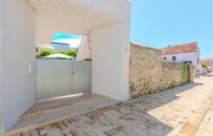 Stunning Apartment In Nin With Wifi