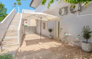 Cozy Apartment In Nin With Wifi