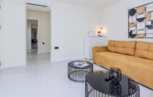 Cozy Apartment In Nin With Wifi