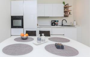 Cozy Apartment In Nin With Wifi