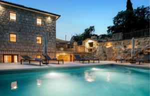 Awesome Home In Zmijavci With Wifi 