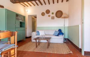 2 Bedroom Stunning Apartment In Paciano