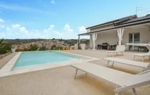 Cozy Home In Giarratana With Wifi - 帕拉佐洛阿克雷伊德