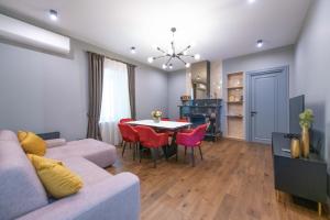 Central apartment with a swimming pool