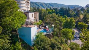 Central apartment with a swimming pool