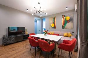 Central apartment with a swimming pool