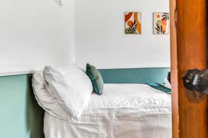 Modern 2-Bed Home Walk to Ashby Town Centre