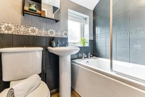 Modern 2-Bed Home Walk to Ashby Town Centre