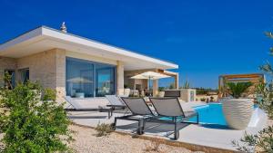 Luxury Plant Villas with the pool and seaview 