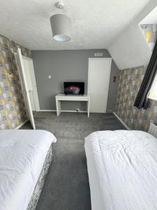 Families and Contractors Dudley DY1