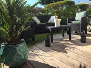 Appartement Le Beach du Lac dAnnecy avec les pieds dans l eau, plage et ponton privé