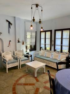 Villa Valia: Traditional Luxurious Residence