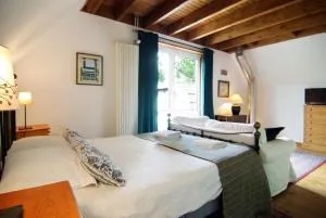 Tranquil wooden house with free parking - Landsmeer