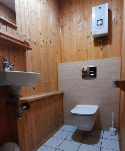 Urokliwy domek blisko jeziora Żarnowieckiego, Nadole